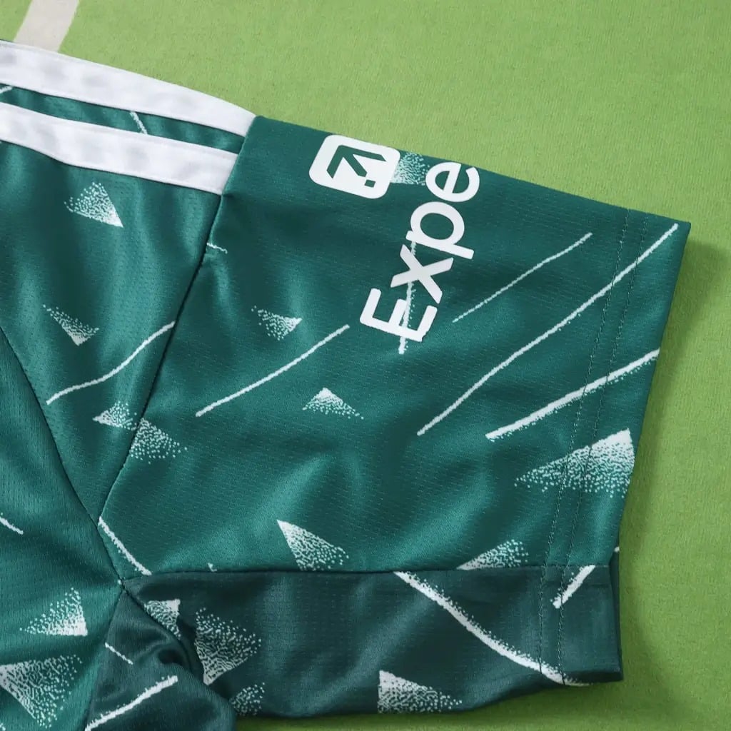 Liverpool 2026/27 Goalkeeper Jersey